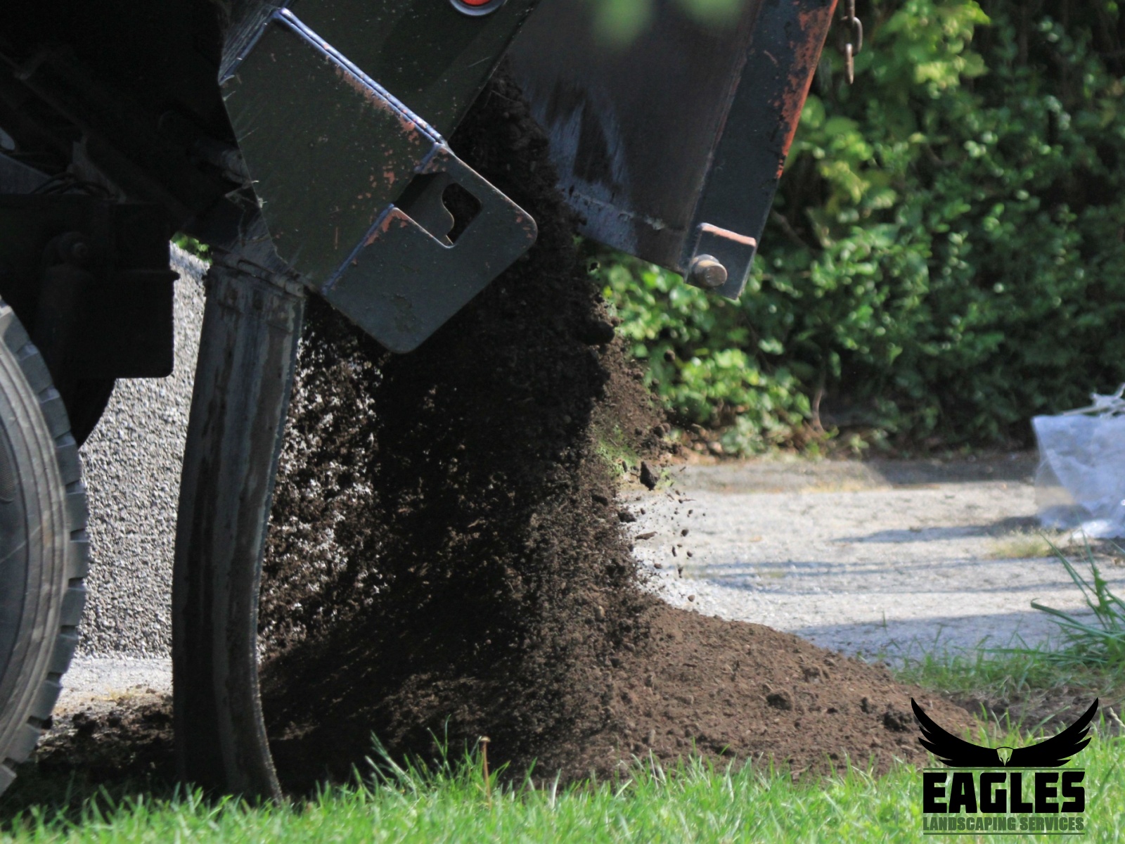 How to Know If Your Project Needs Fill Dirt or Topsoil